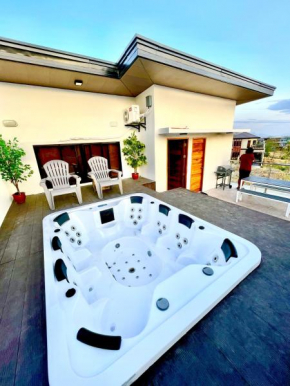 Sierra Bay View Jacuzzi Overlooking Roofdeck